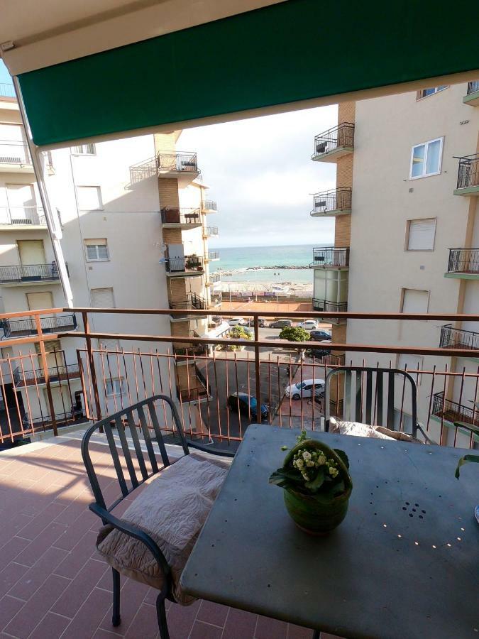 Olimpia Apartment Arma di Taggia Ngoại thất bức ảnh